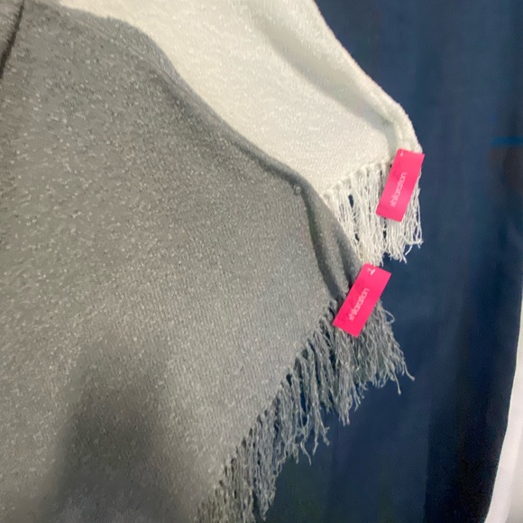 Xhiliration cowlneck women’s poncho bundle NWT - Picture 9 of 9